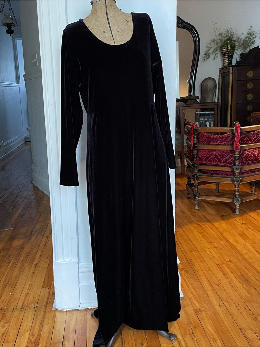 Classic Long Black Velvet Dress - Women's Elegant Evening Gown